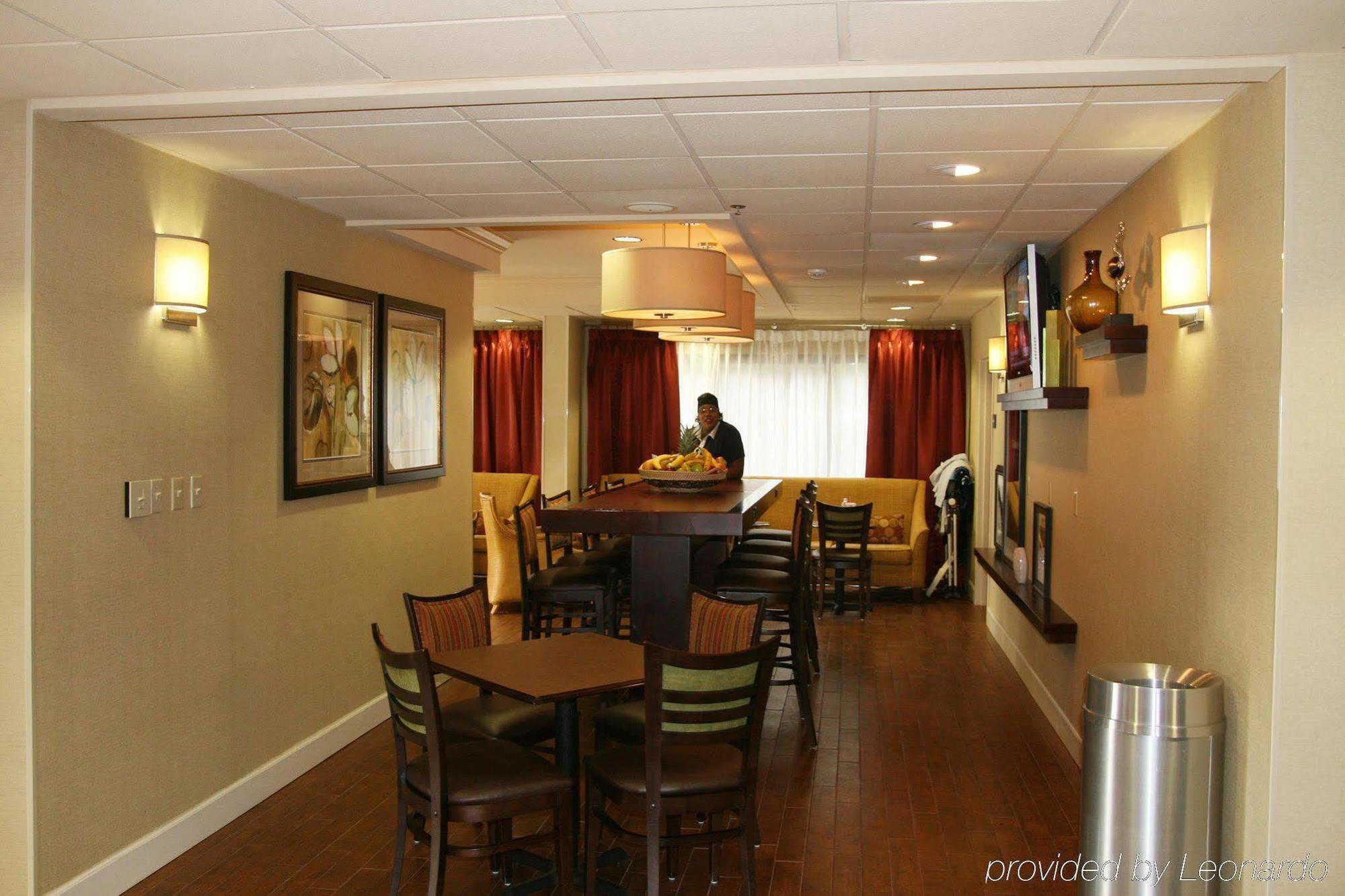 Hampton Inn Perry Restaurant photo
