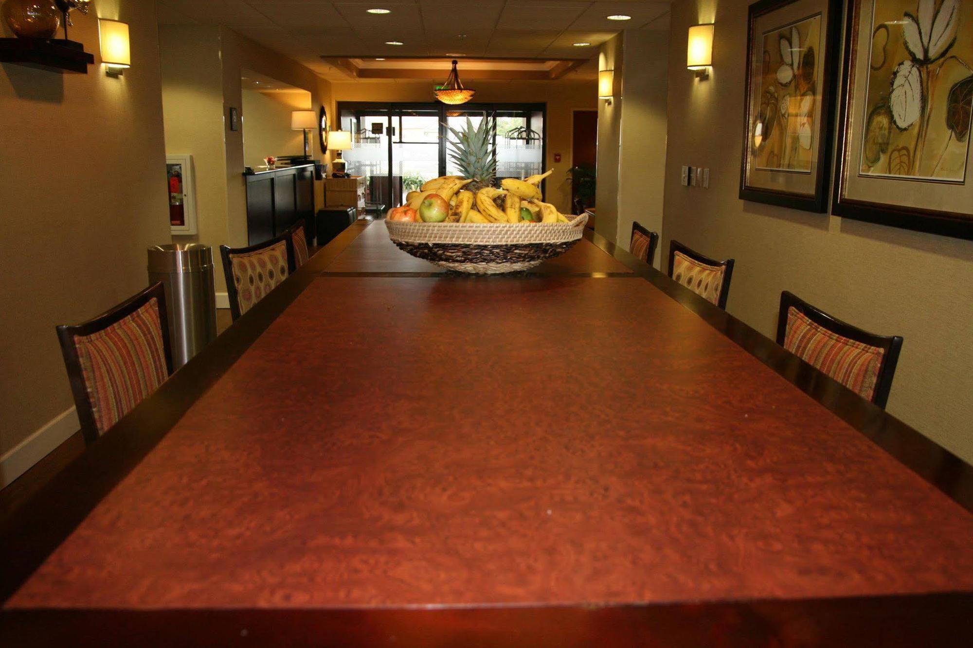 Hampton Inn Perry Restaurant photo