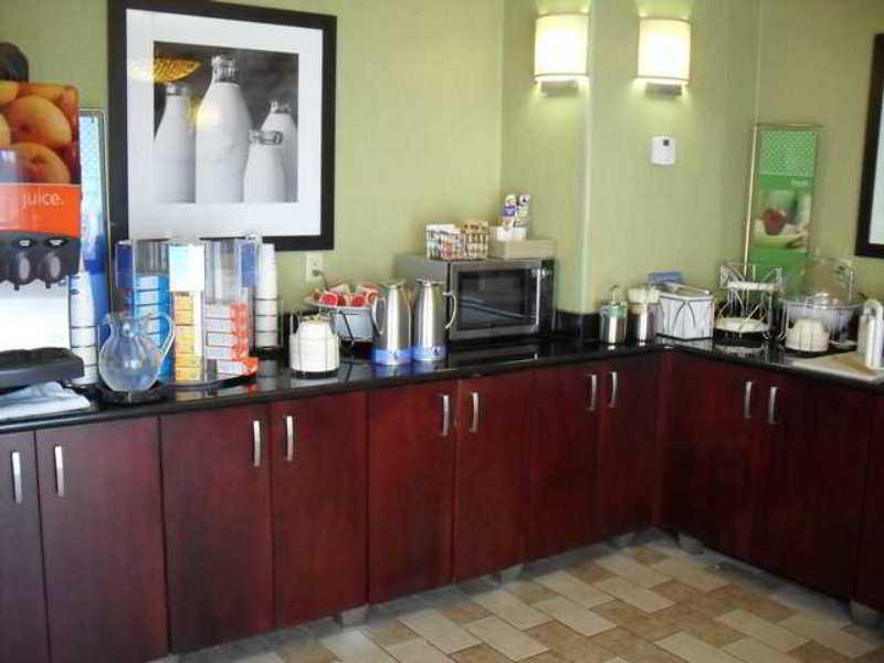 Hampton Inn Perry Restaurant photo